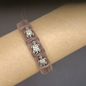 Brown turtle handmade pu leather  bracelet